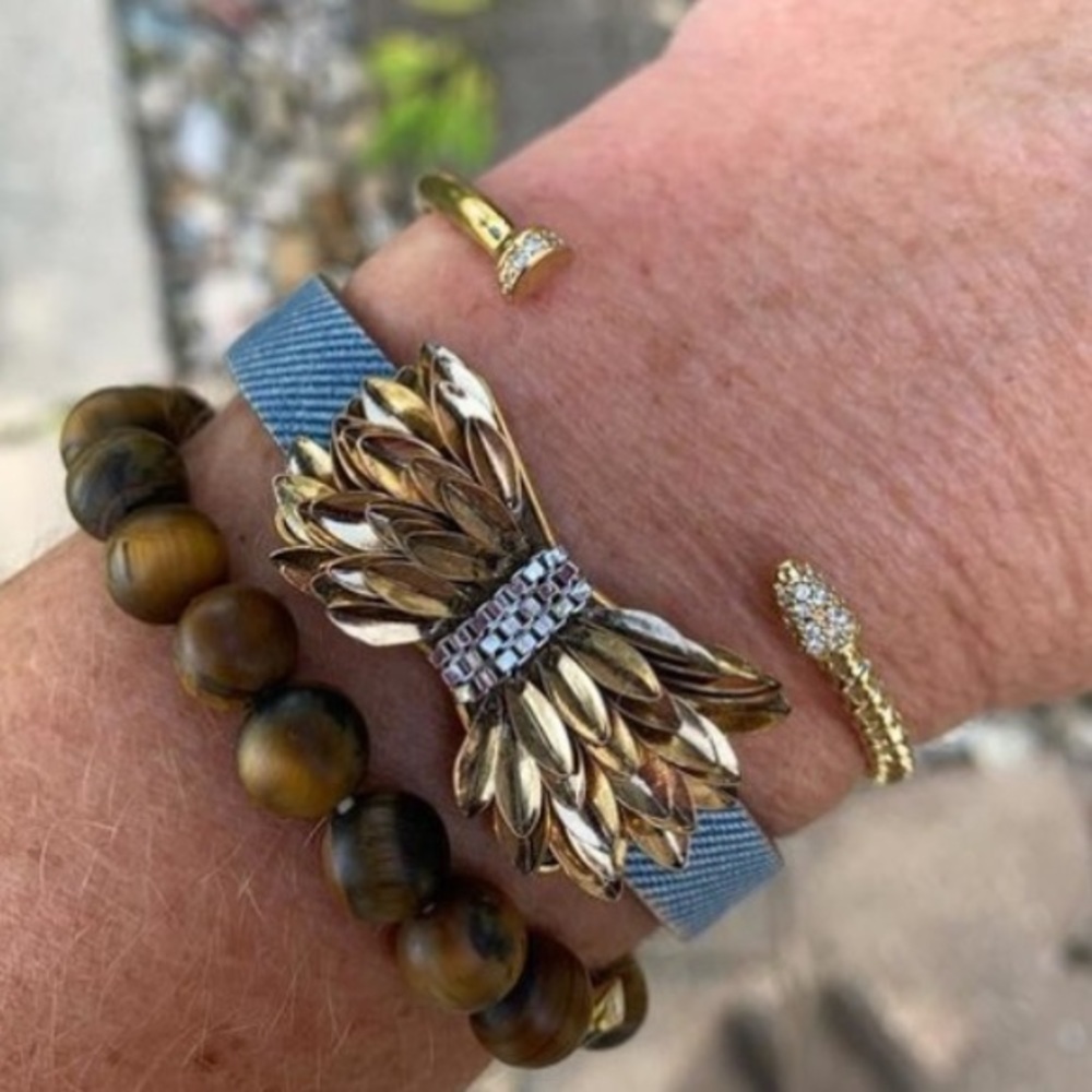 :: Stella & Dot [GOLD] Delicate Pavé Hardware Cuff - Picture 4 of 6